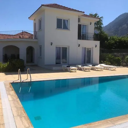 Вилла Palace, Private Pool, Sea Mountain Views , Spacious Beautiful Лапитос