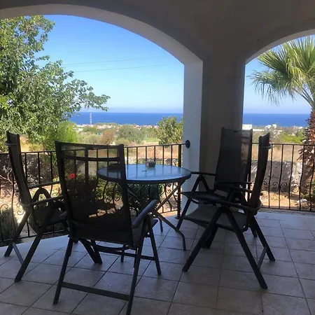 Вилла Palace, Private Pool, Sea Mountain Views , Spacious Beautiful Лапитос
