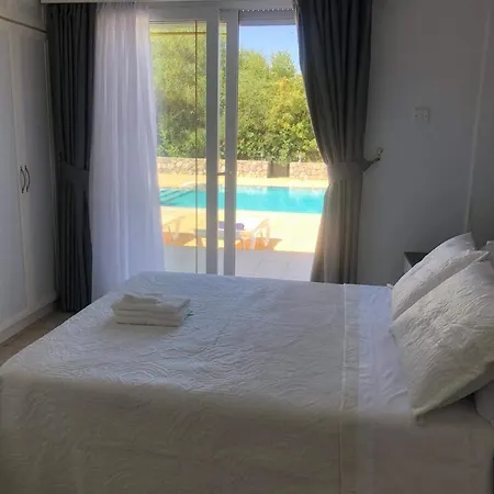 Villa Palace, Private Pool, Sea Mountain Views , Spacious Beautiful