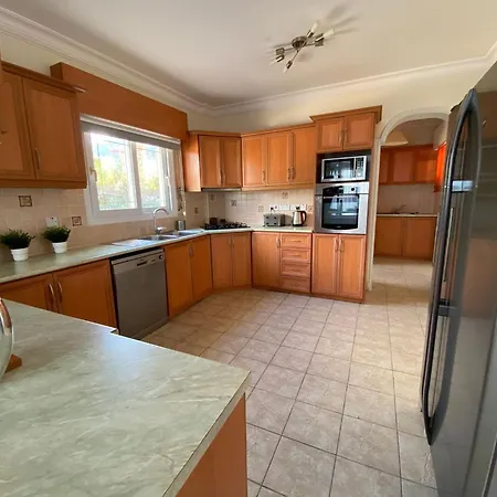Villa Palace, Private Pool, Sea Mountain Views , Spacious Beautiful